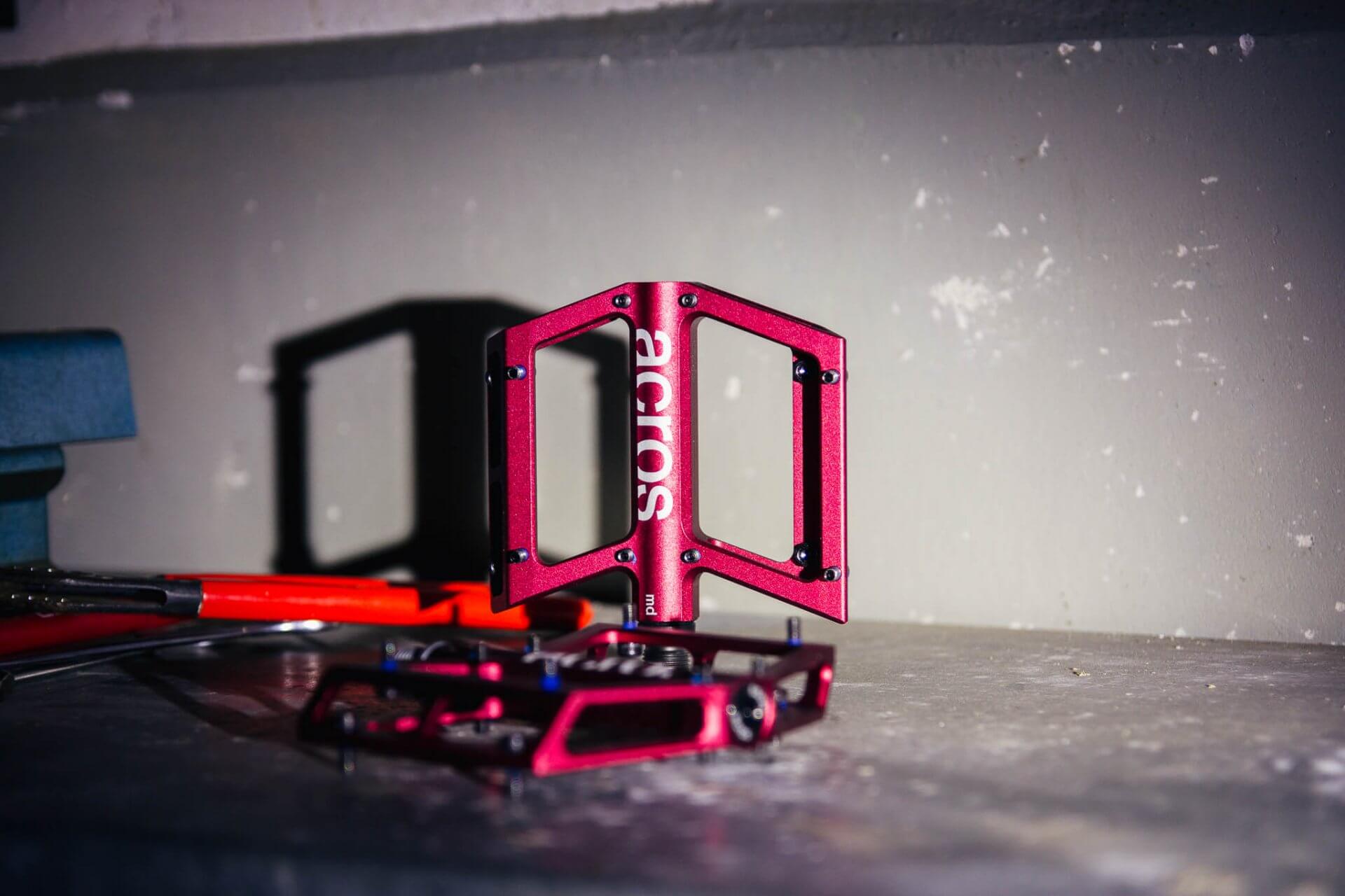 Flat Pedale im Test: ACROS Flat MD - INSIDE Mountainbike Magazin